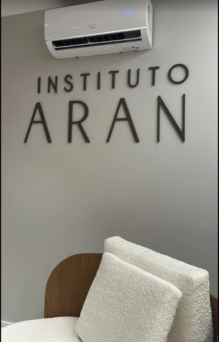 Ambiente com a marca Instituto Aran